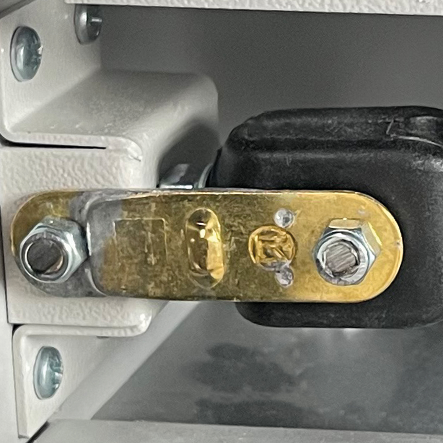 22995751-schmelzlot-firecab-safebox-f90-tuer-klemmung