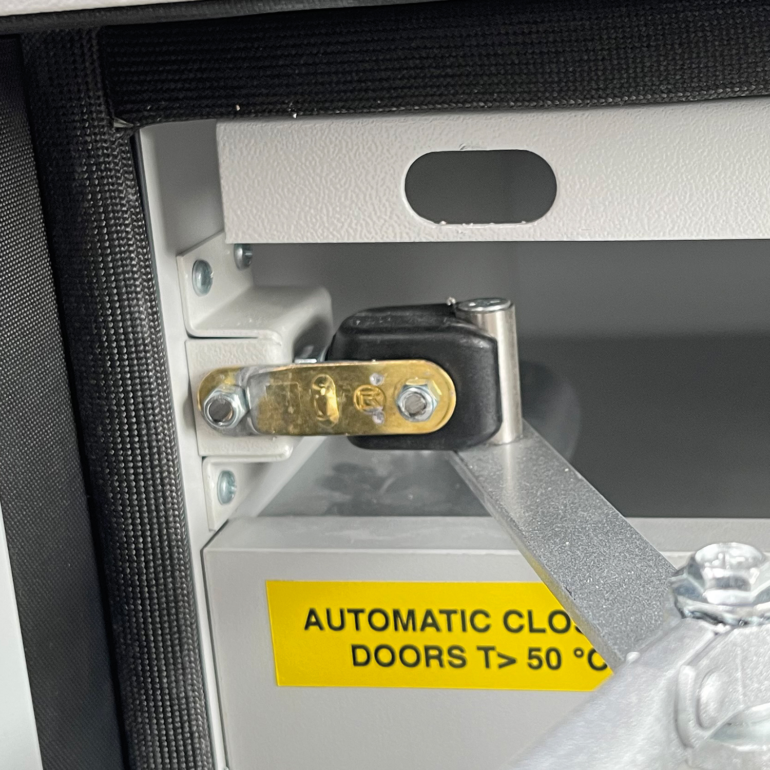 Sicherheitsschrank mit Türoffenhaltung